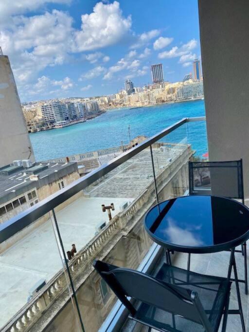 Sliema, Stylish 1 Bedroom Apartment with Parking. - B&B Sliema