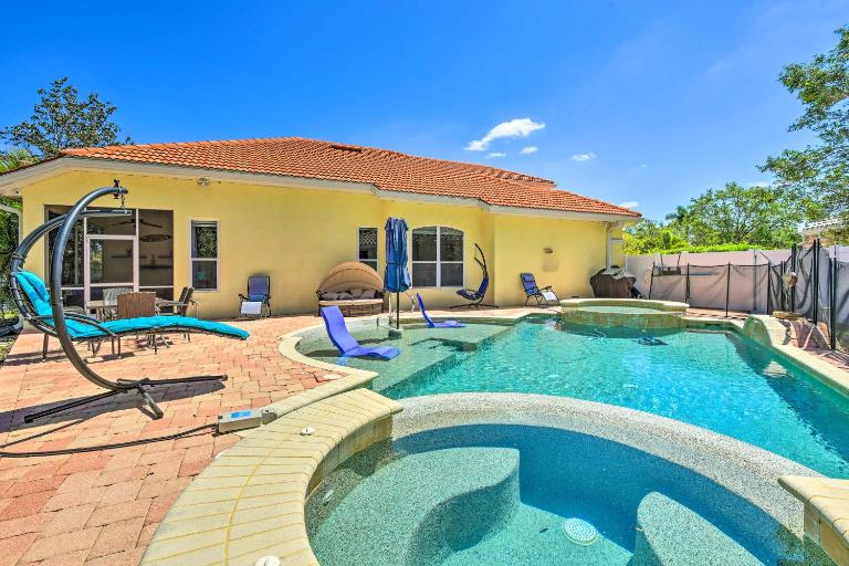 Sun-Soaked Sarasota Oasis w/ Pool & Hot Tub! - Ferienwohnung Sarasota