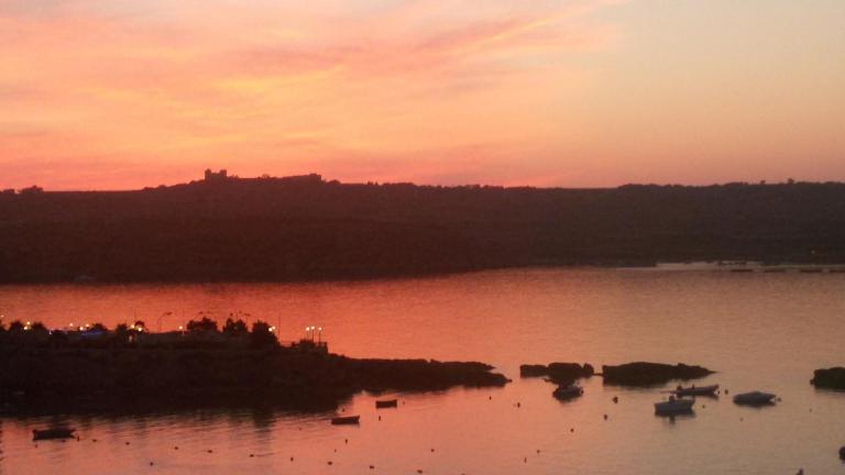 A Seafront Home away from home - Bed and Breakfast San Pawl il-Baħar