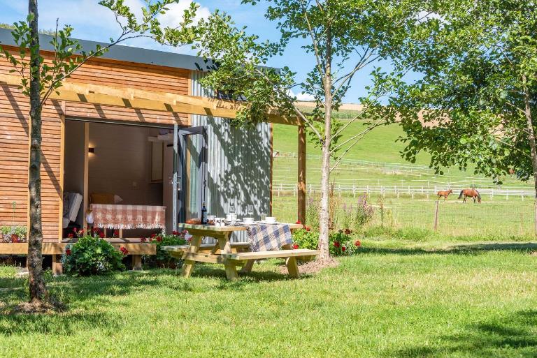 Sunset Cabins - Studio Pod-Sleeps 3-TJSSSC - B&B Barnstaple