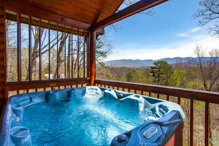Constellation Station View Hot Tub Fireplace - B&B Gatlinburg