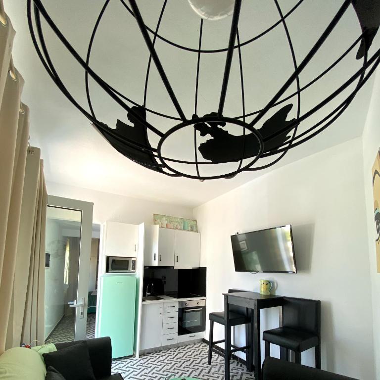 Maria's Doll House - B&B Adelianos Kampos