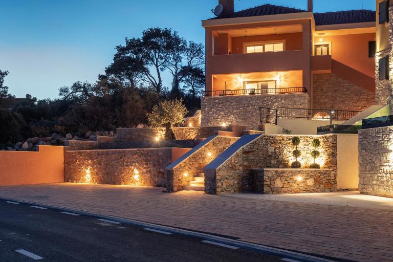 LOVRO Luxury apartment with Jacuzzi and terrace sea view - B&B Sali