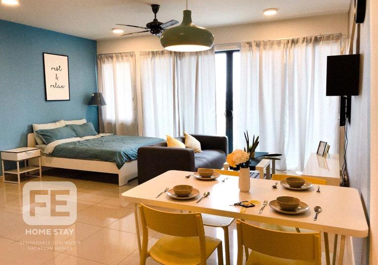 Netflix WiFi Cozy Homestay Trefoil Setia Alam Shah Alam 沙亚南舒适温馨日租民宿 - B&B Setia Alam
