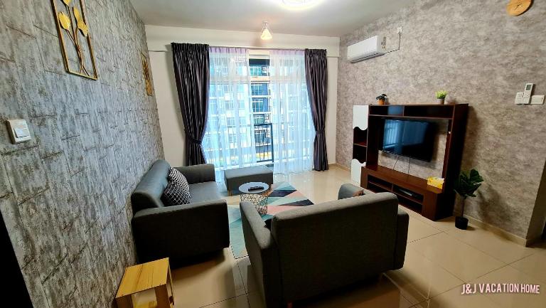 J&J Vacation Home@Novo8 Residence - B&B Kampung Tambak