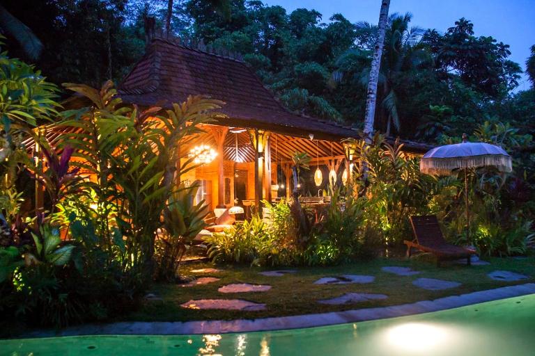 Villa Mahadevi 1 Open-Air Jungle Joglo Near Ubud - B&B Ubud