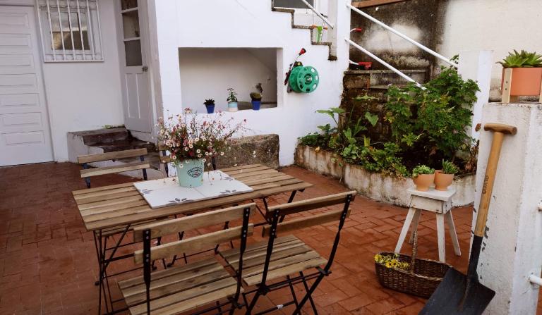 Casco antiguo con patio y a 5 min de la playa - B&B Baiona