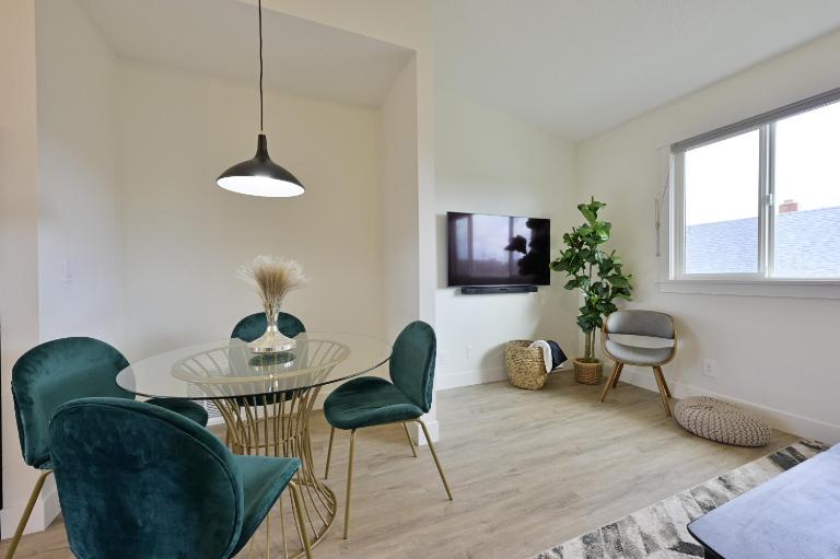 Modern Upstairs Loft - Newly Renovated! - Ferienwohnung Salem