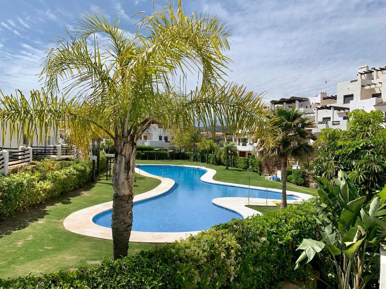 Cosy Apartment Resina Golf & Pool Estepona Costa del Sol - B&B Estepona