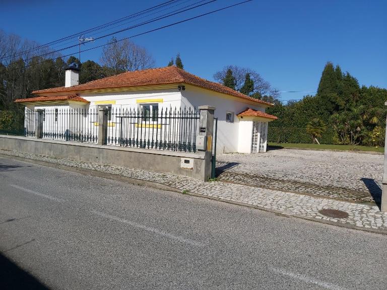 T3 Cozy Old House with XL garden - Chambres d'hôtes Borralha