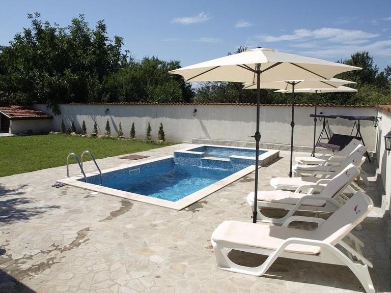 Вила Вълнара - Bed and Breakfast Sredets