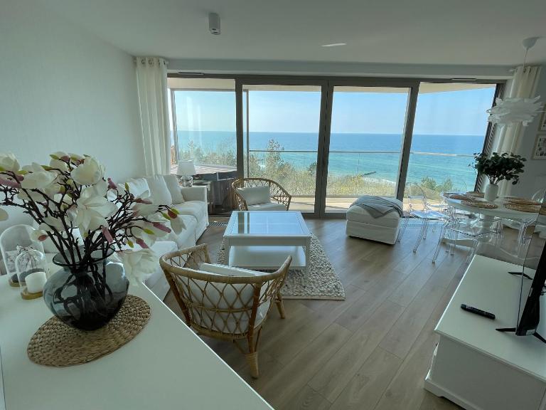 PINEA Apartments Pobierowo z niesamowitym widokiem na morze oraz jacuzzi w wybranych apartamentach - B&B Pobierowo