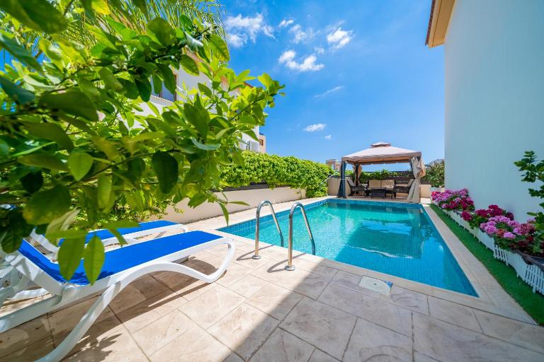 Carina villa for 6 persons - B&B Paralímni