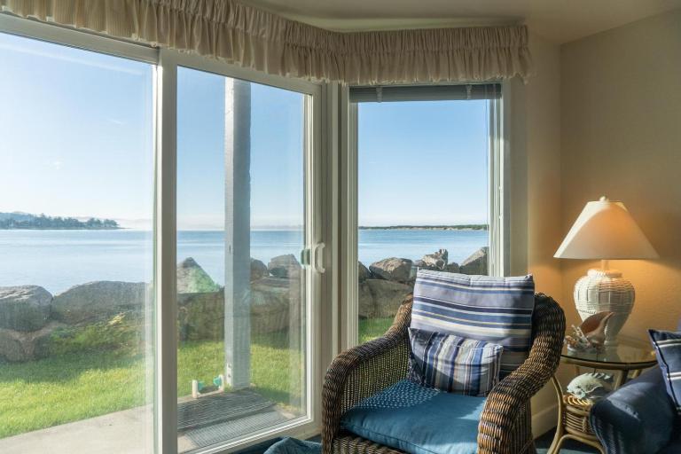 Dock of The Bay 105 - B&B Lincoln City
