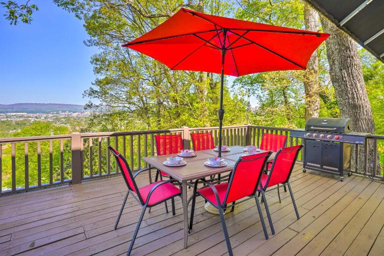 Bring Your Pets! Chattanooga Home w/ Dtwn Views - B&B Chattanooga