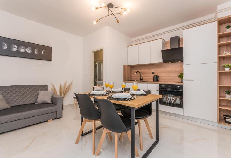 APARTMANI A&M - Bed and Breakfast Biograd na Moru