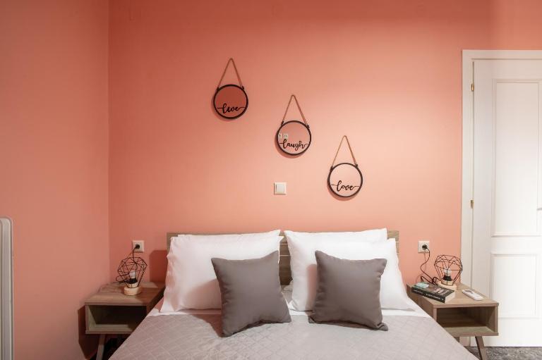 Square Apartment - B&B Kampanós