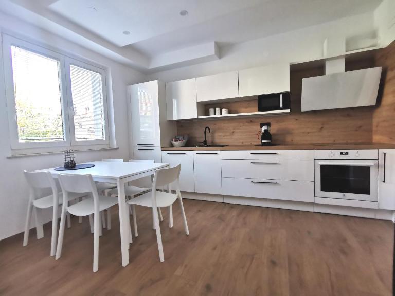 Apartmaji Ela 2 - Bed and Breakfast Izola