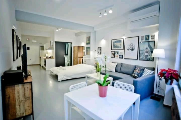 The old Tailor Factory White Room - B&B Atenas