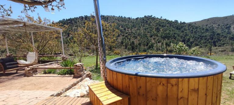 Esencia Lodge - luxurious off-grid cabin retreat - B&B Almuñécar
