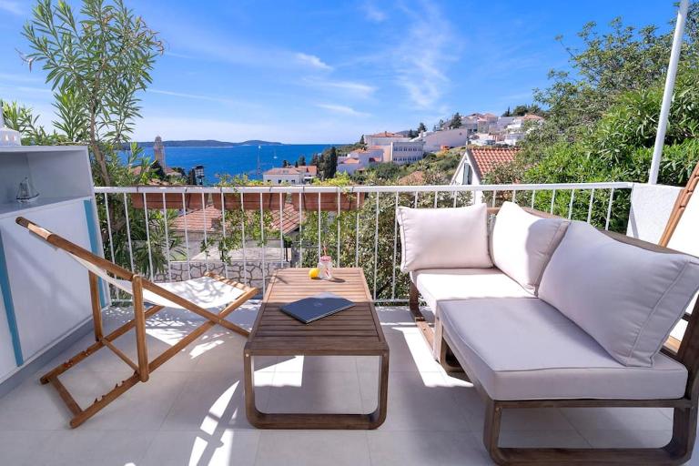 AWAKEN Gorgeous Sea View Apartment - B&B Lesina