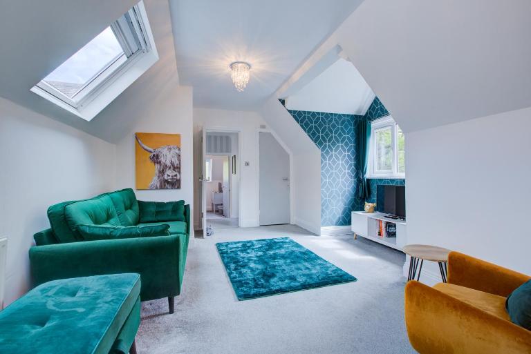 Large 3 Bedroom Apartment with Free Parking near Beach and Meyrick Park Fast WiFi - B&B Bournemouth