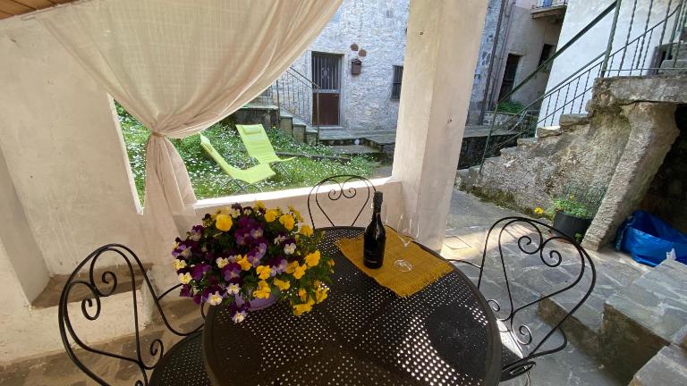 Delphina's house - B&B Lezzeno