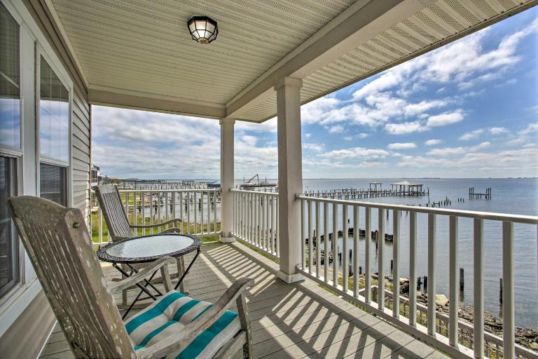 Waterfront New Orleans Home w/ Private Dock & Pier - B&B Venetian Isles