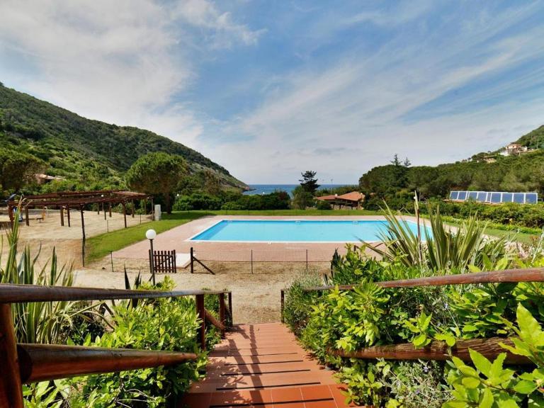 NISPORTO APPARTAMENTO 100 MT DAL MARE E PISCINA - B&B Nisporto