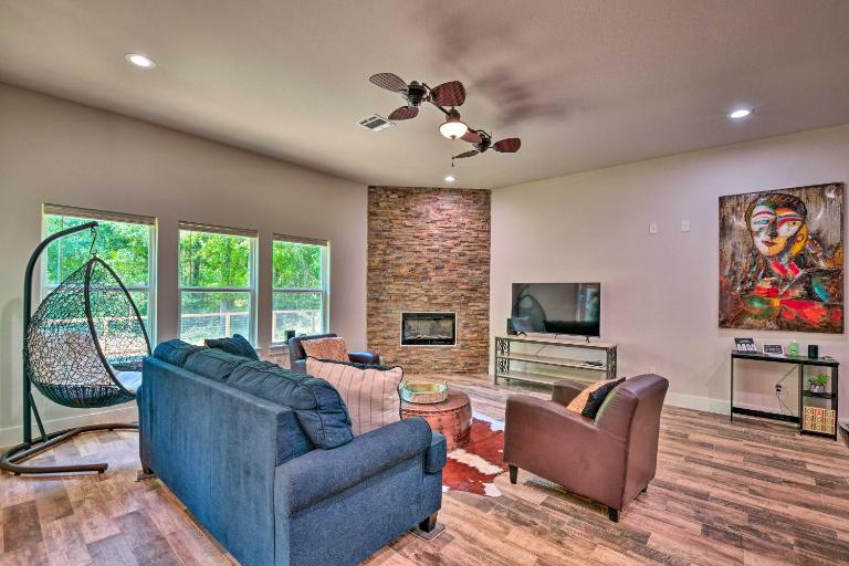 Modern Family Home Near AT&T Stadium & More! - B&B Mansfield