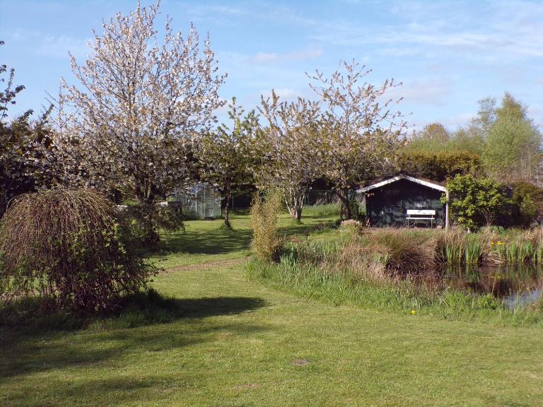 Ferienwohnung Rolf EG mit Terrasse und Garten - Chambres d'hôtes Aurich