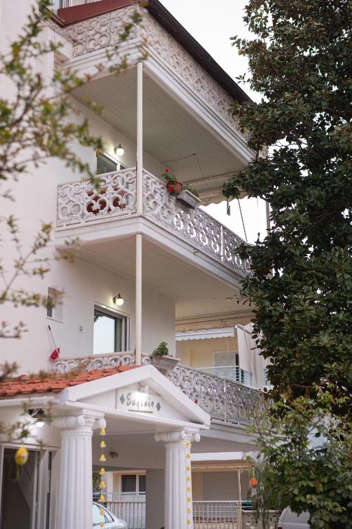 Ronzi Apartments - B&B Kamena Vourla
