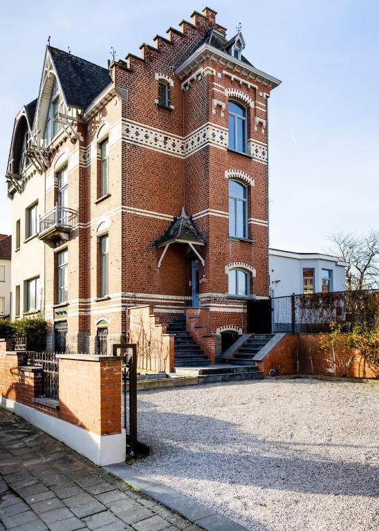 Manoir Bel Horizon avec grand jardin et parking privé - B&B Brussels