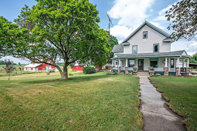 Wine Country Oasis Charming Farmhouse 10 Acres - Bed and Breakfast Berrien Center