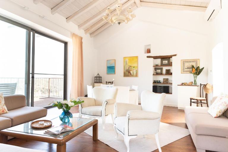 Feána Home by 8essentially - B&B Psathogiánnos