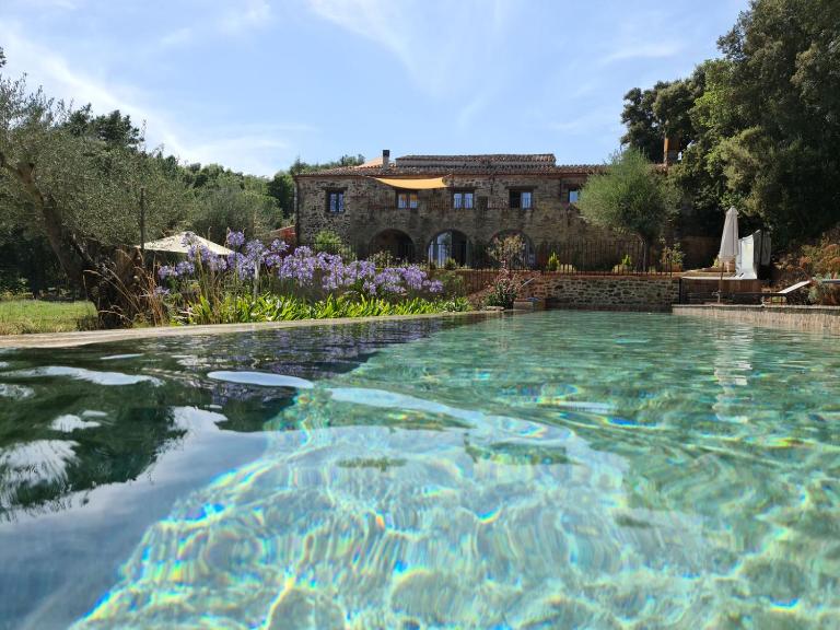 LE MAS DES COLOMBES Chambres d'hôtes B&B & SPA - B&B Oms