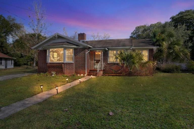 Comfy pet friendly home in Jacksonville mins to downtown’s - Chambres d'hôtes Jacksonville