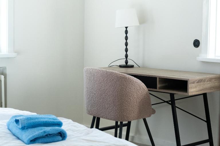 The Guesthouse by the Fjord - Chambres d'hôtes Þingeyri