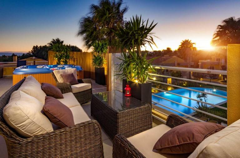 Penthouse Duplex Rooftop Jacuzzi 4 Rooms 6 beds 8 Persons - Bed and Breakfast Cascais