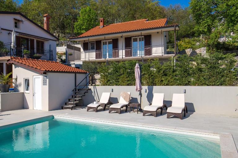 SROK luxury apartments by the pool - B&B Kastav