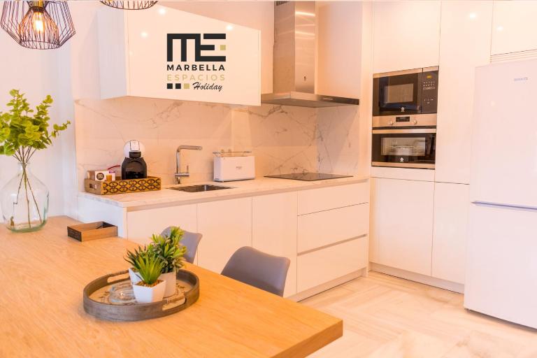 CENTRICO APARTAMENTO EN SEGUNDA LÍNEA DE PLAYA, PARKING, WIFI 609 - Ferienwohnung Marbella