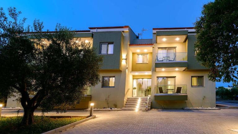 Estelle Family Luxury Apartments & Suites - B&B Gerakiní