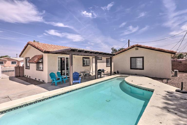 Covered Patio & Pool: Family Home in Bullhead City - B&B Bullhead City