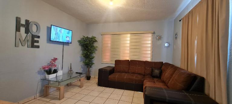 GATED AND SECURED APPARTMENT 6 MINS FROM THE BEACH - Bed and Breakfast Puerto Peñasco