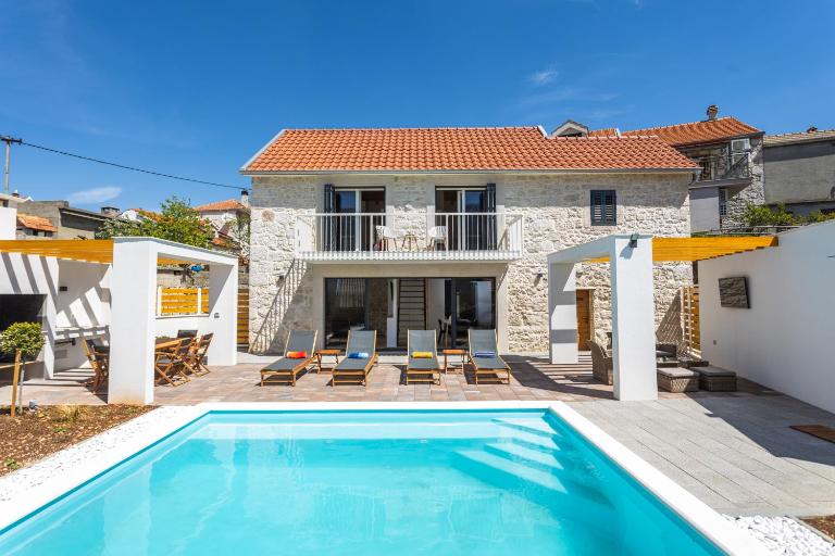 Villa Sulic - Heated Pool and Mountain View - Bed and Breakfast Zagvozd