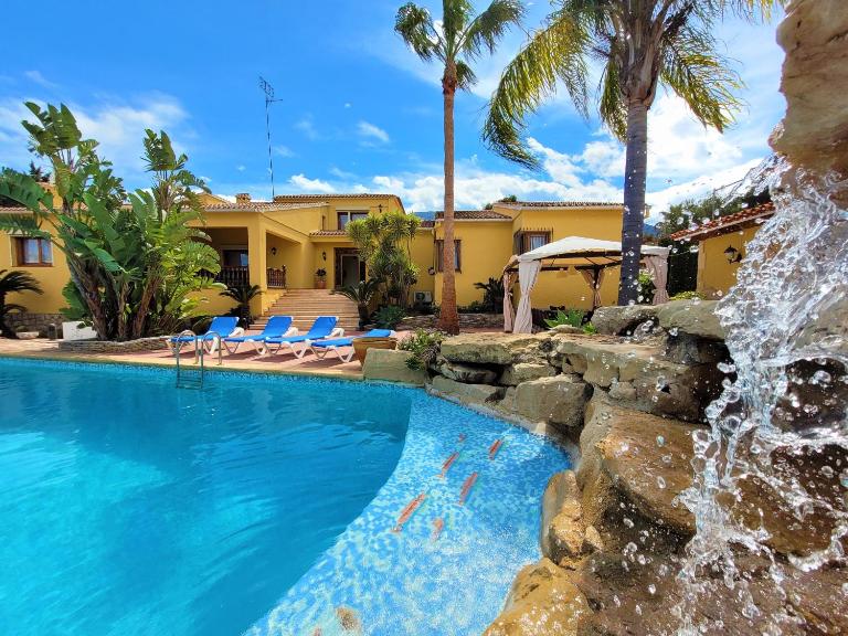 Villa with private pool and tennis court 150 metres from the sea-Villa el Olivo - B&B Denia
