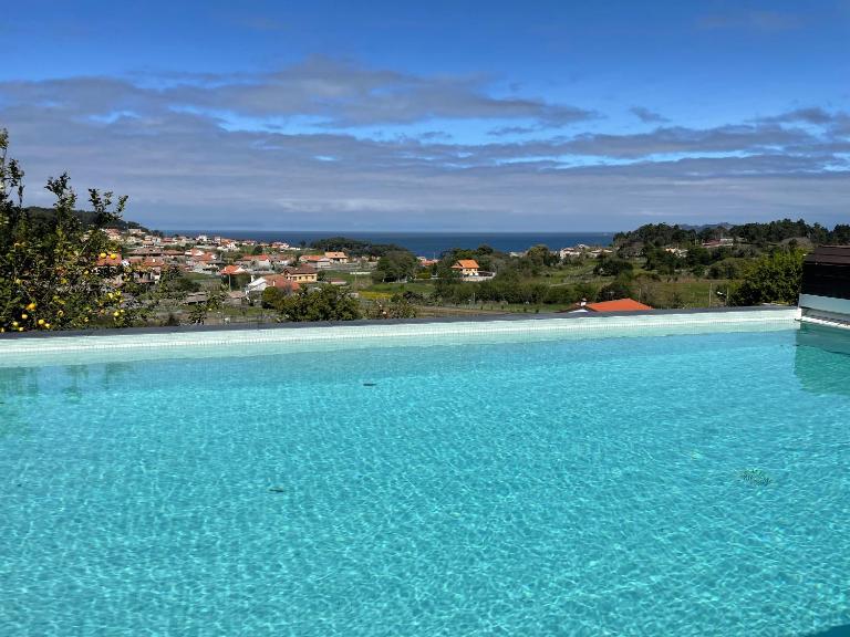 CHALET CON VISTAS AL MAR, PISCINA, PISTA FUTBOL...IDEAL PARA FAMILIAS CON NIÑOS - Bed and Breakfast Baredo