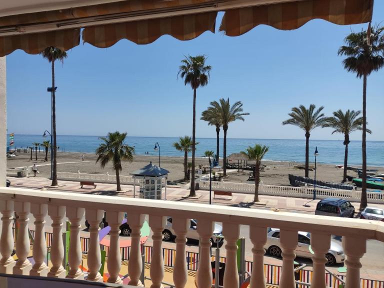Apartamento MORCHE - TORROX PRIMERA LINEA DE PLAYA - Bed and Breakfast Torrox Costa