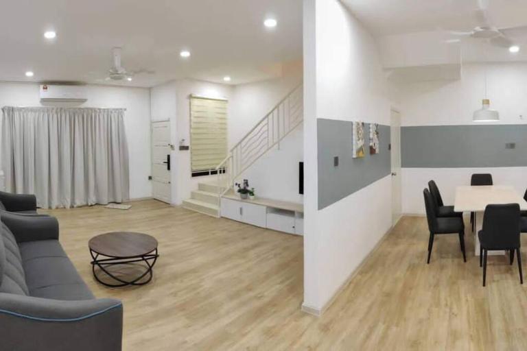 T House Nearby Kuantan East Coast Shopping Mall - Chambres d'hôtes Kuantan