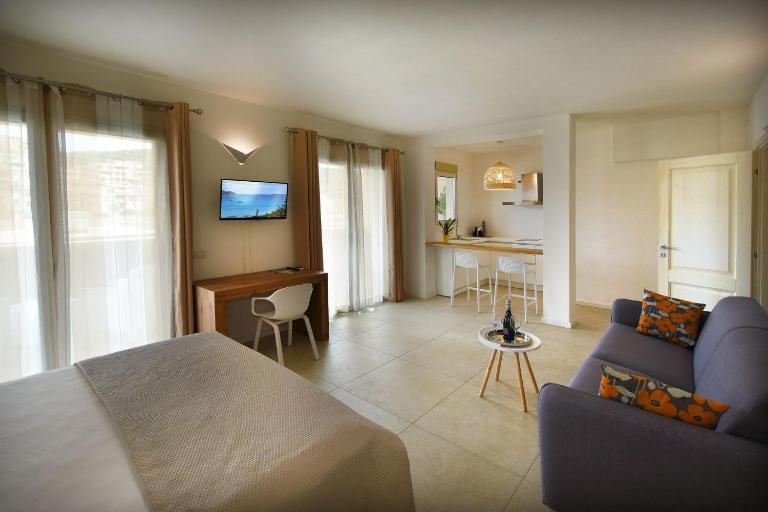 Home Suite LE MONDE - Chambres d'hôtes Villasimius